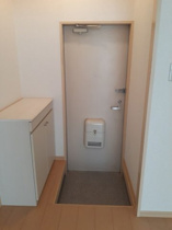 収納もある玄関です