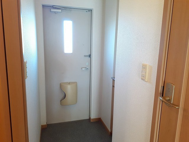 収納もある玄関です