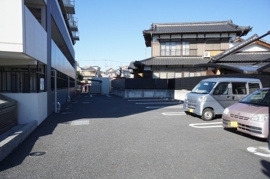 車をお持ちの方に嬉しい駐車場付きの物件です