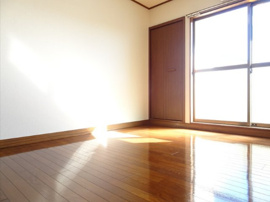 明るい色調の室内です