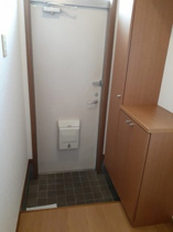 収納もある玄関です