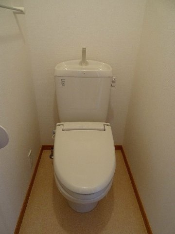 コンパクトで使いやすいトイレです