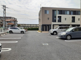 駐車場があるので、車を買う予定の方も安心です
