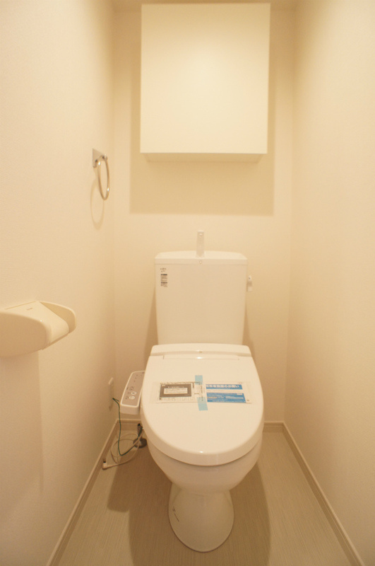 落ち着いた色調のトイレです
