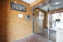 清潔なエントランスです