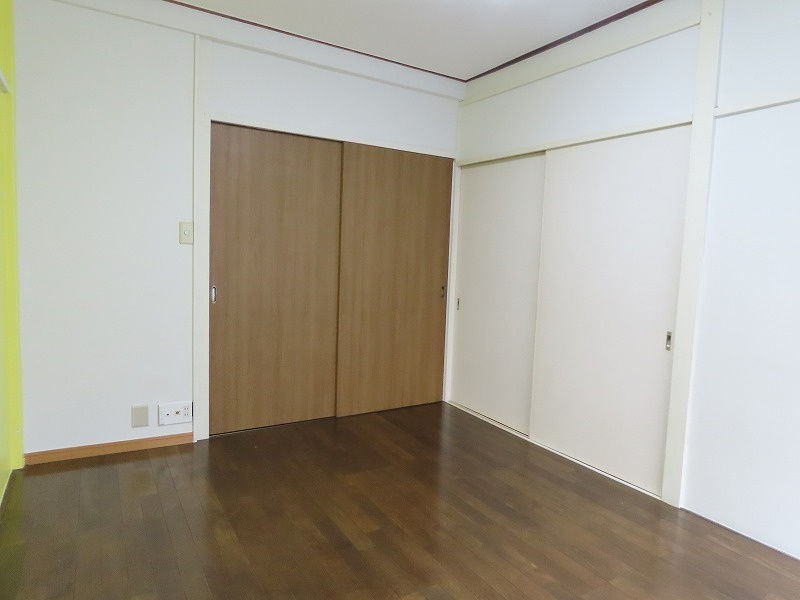 明るい色調の室内です