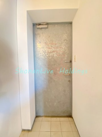 鎌倉市七里ガ浜１丁目の賃貸マンションの玄関