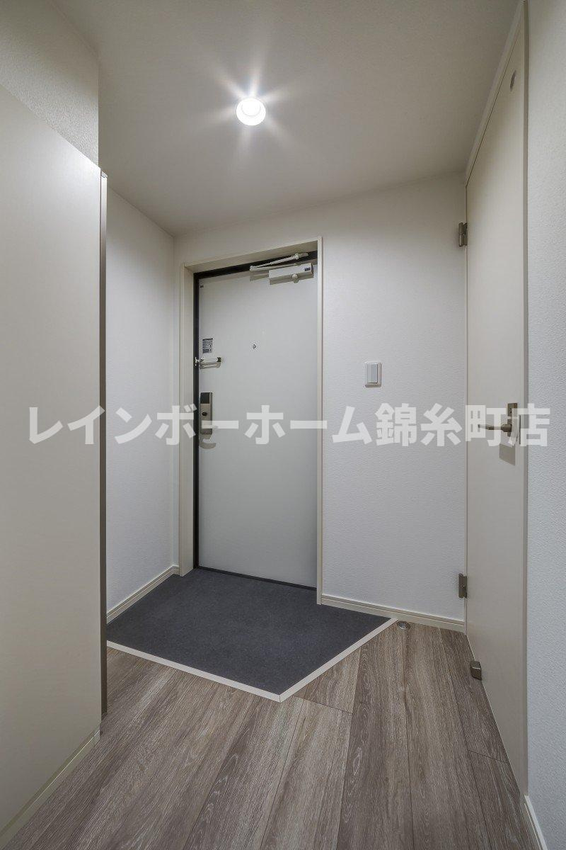 千葉市花見川区検見川町１丁目のアパートの玄関