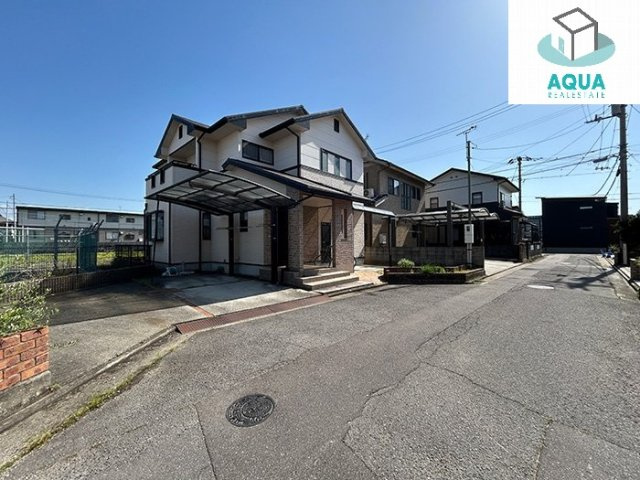 丸亀市津森町　リノベ住宅の外観|前面道路含む現地写真です