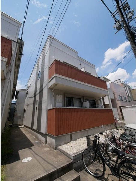 クレフラスト野並A棟の外観