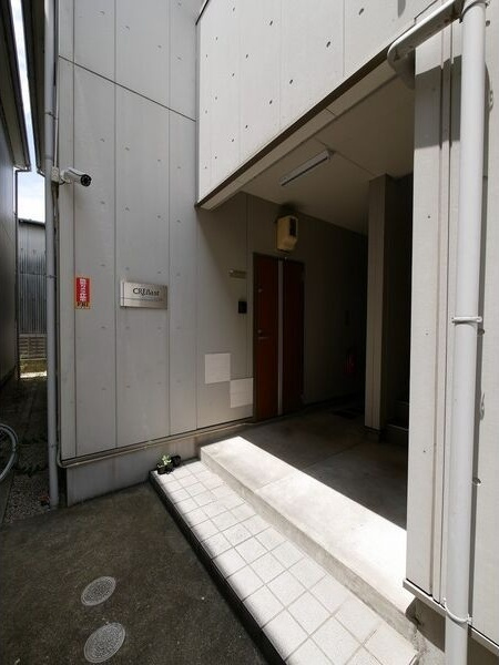クレフラスト野並A棟のエントランス