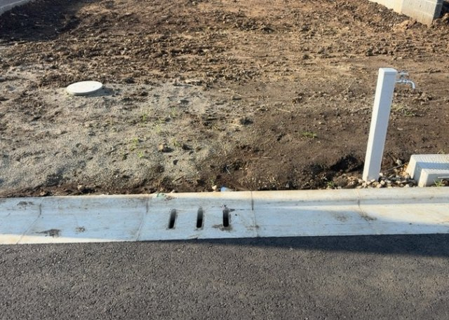 【駐車場】 | 駐車場と明記されていても、最小スペースでつくられた駐車場だと大型車は駐車できなかったり、出入りしにくくなったりする可能性があります。お車のサイズと購入したい物件の駐車場のサイズを現地で確認しましょう。