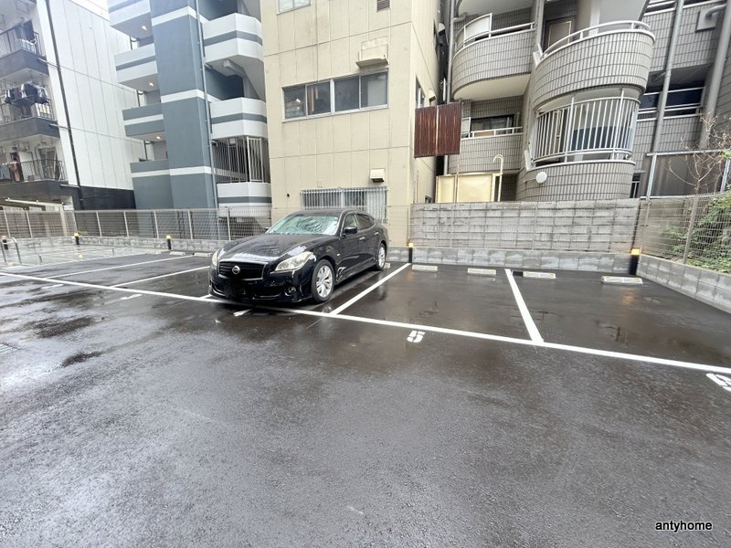 セレニテ難波西アリエ　仲介手数料無料の駐車場