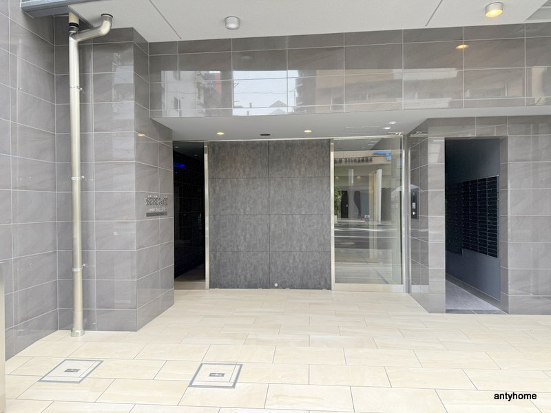 セレニテ難波西アリエ　仲介手数料無料のエントランス