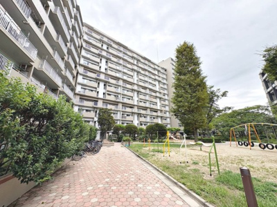 【外観】 | 南港フローラルハイツ２１号棟 | 全居室収納有りますので、収納場所に困らず綺麗な室内をたもてますね！