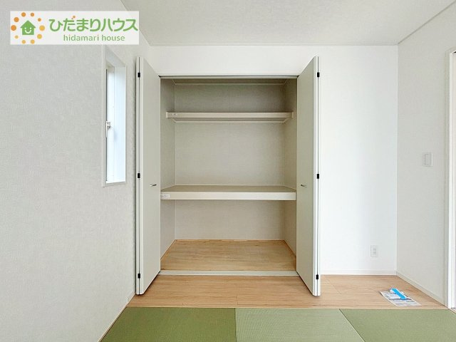 【和室】 | 下妻市二本紀第2　新築戸建　1号棟 | 和室にも大容量のクローゼット完備！
お布団やお子様のおもちゃなどがスッキリ収納できますね(^^♪