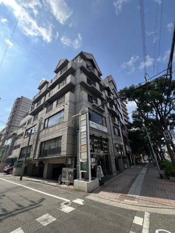 アダチイエムビルの外観