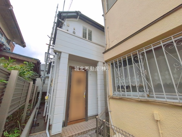 練馬区東大泉7丁目の外観|西武池袋線「大泉学園」駅徒歩約17分
新規リノベーション戸建てにつき、新生活を快適にスタートしていただけます♪