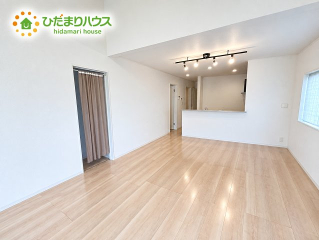 上尾市須ケ谷2丁目　中古平屋住宅の居間・リビング|LDK：18.5帖
※一部加工しています。