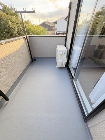 八潮市上馬場　新築戸建　全1棟のバルコニー|南東向きバルコニーにて陽当り良好
