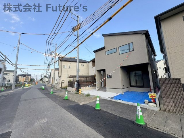 八潮市上馬場　新築戸建　全1棟の前面道路含む現地写真|前面道路含む現地写真です。