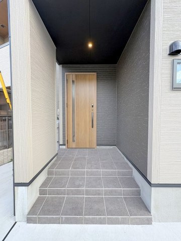 八潮市上馬場　新築戸建　全1棟のエントランス|玄関アプローチ