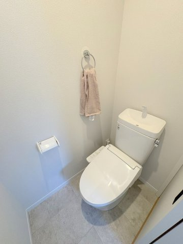 八潮市上馬場　新築戸建　全1棟のトイレ|2階のトイレです