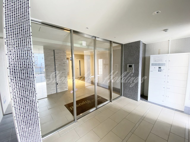 藤沢市辻堂新町２丁目の賃貸マンションのエントランス