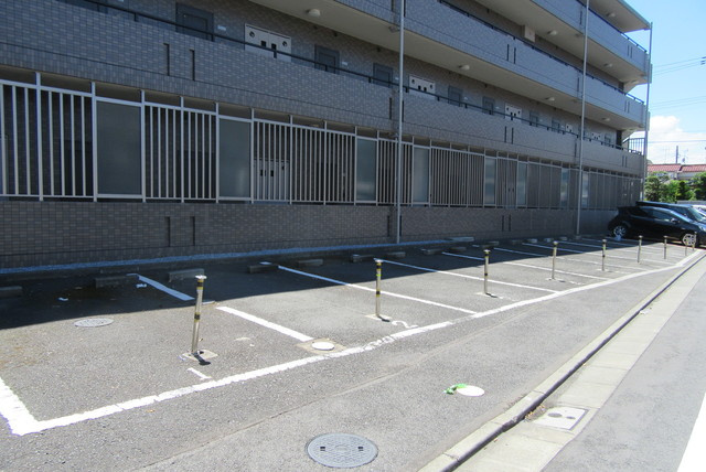 阿部松島マンションの駐車場|敷地内に駐車場あります♪