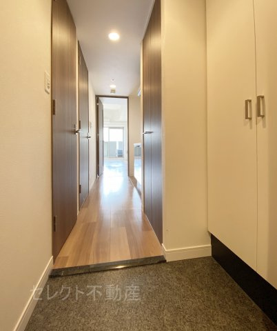 プレサンスジェネ千種内山Ⅱの玄関