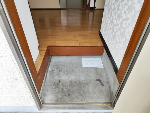 平和コーポ1号館の玄関