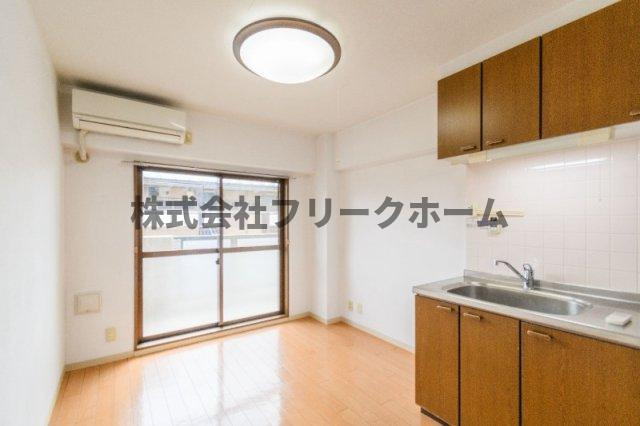武蔵野市境４丁目の賃貸マンションの居間・リビング