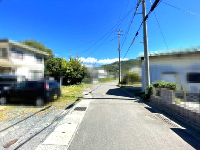 敦賀市山泉96坪車庫付き売地の前面道路含む現地写真