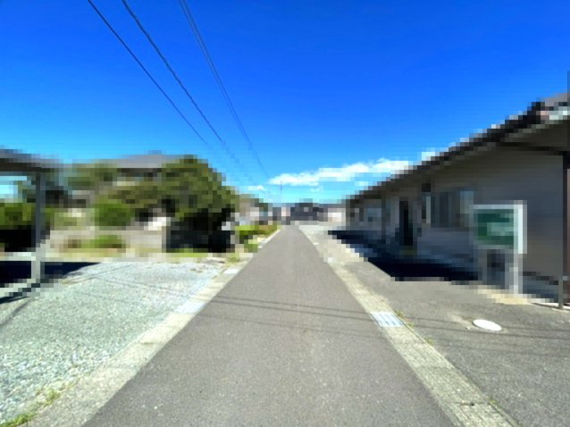 敦賀市山泉96坪車庫付き売地の前面道路含む現地写真