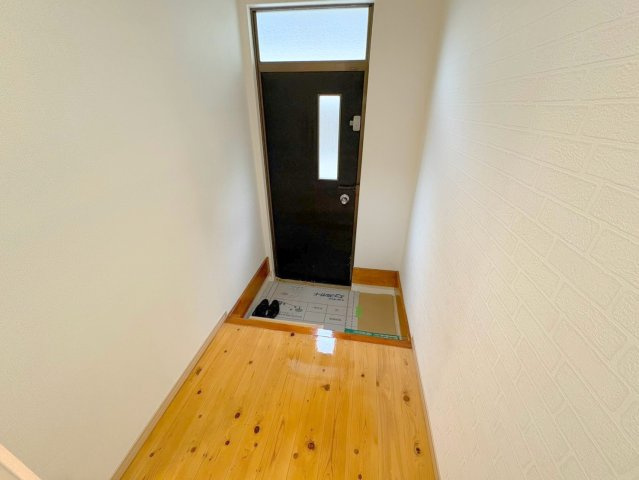 宝塚桜ヶ丘戸建ての玄関|落ち着いた玄関です