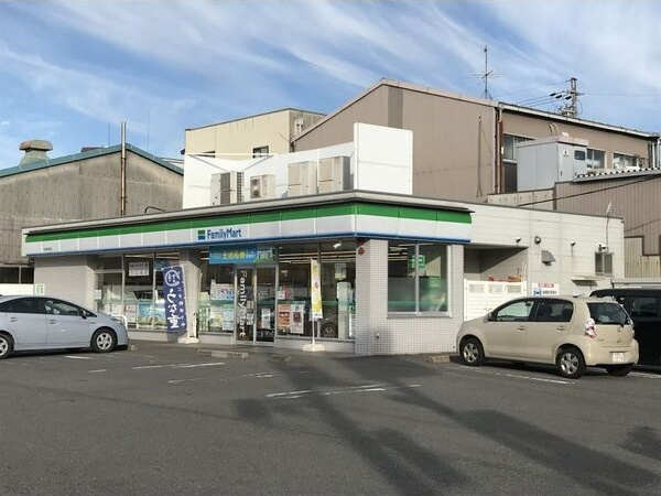 ラ・ナチュールの周辺