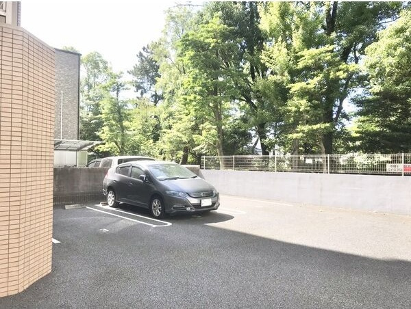 ラ・ナチュールの駐車場