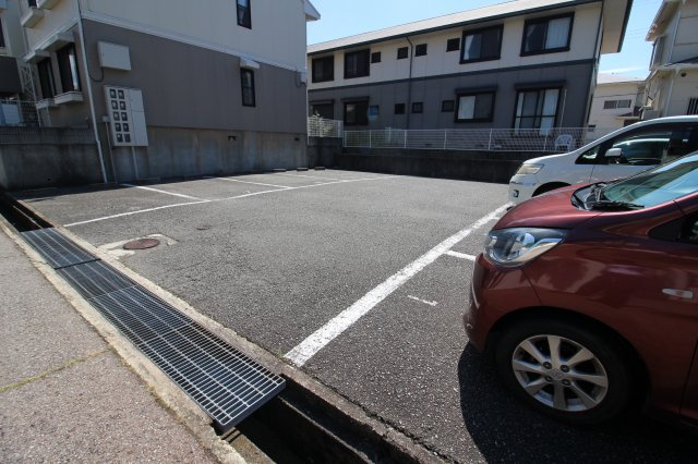 エステート桃山の駐車場