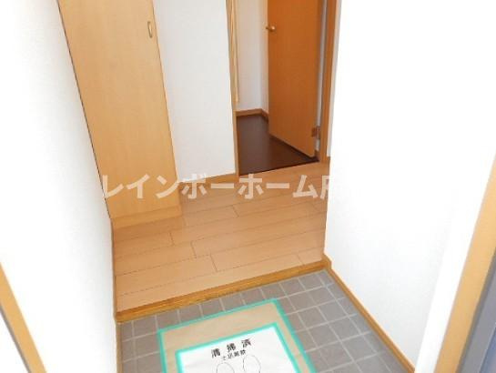 ノースハイツ藤の玄関
