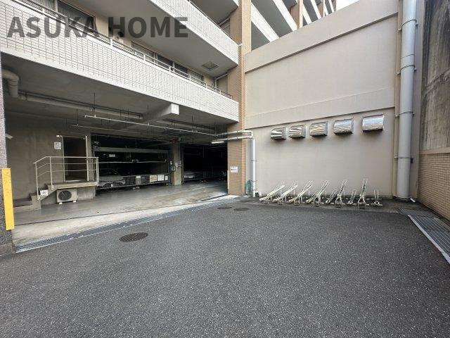 ジェイパークヴィラ横濱の駐車場|駐車場の空き状況については、その都度、確認いたしますのでお気軽にお聞きください。