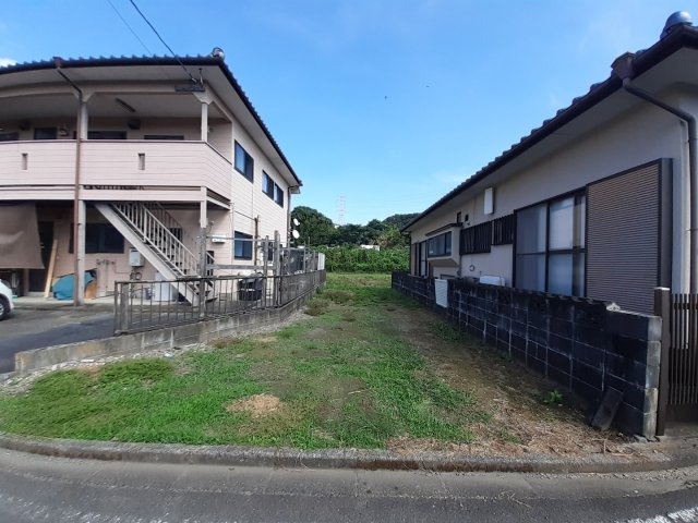 宇土市松山町の売地の外観|接道入り口