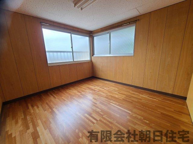【洋室】 | 一の谷町 中古戸建 5DK | 広々とした洋室です