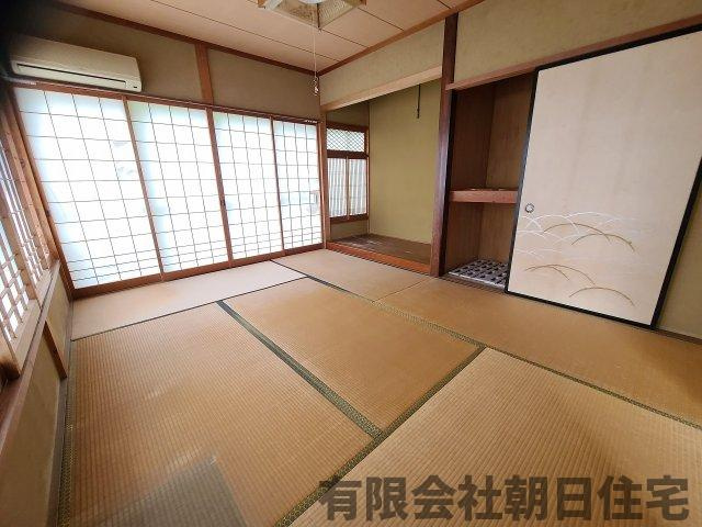 【和室】 | 一の谷町 中古戸建 5DK | 日本らしい落ち着いた雰囲気の和室です