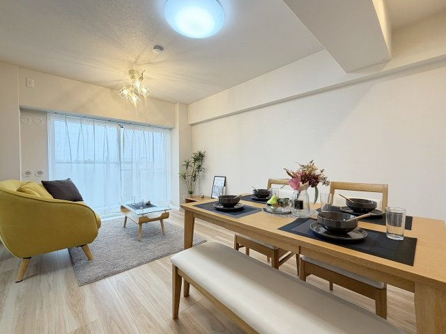 ネオコーポ嵯峨野の居間・リビング|上の階にはお部屋が無く、生活音を気にすることなく快適に過ごせますね♪（R8.10撮影）
