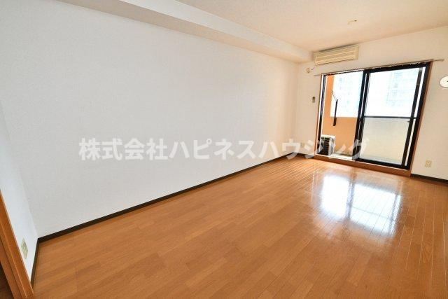 INSURANCE(インシュランス)BLDG.(ビルディング)ⅩⅤ(フィフティーン)旭町の居間・リビング|居間です