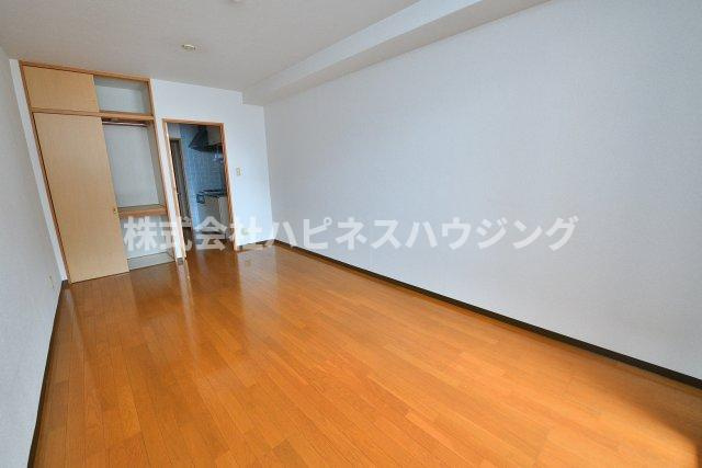 INSURANCE(インシュランス)BLDG.(ビルディング)ⅩⅤ(フィフティーン)旭町の居間・リビング|こちらの居間で趣味の時間をお楽しみください