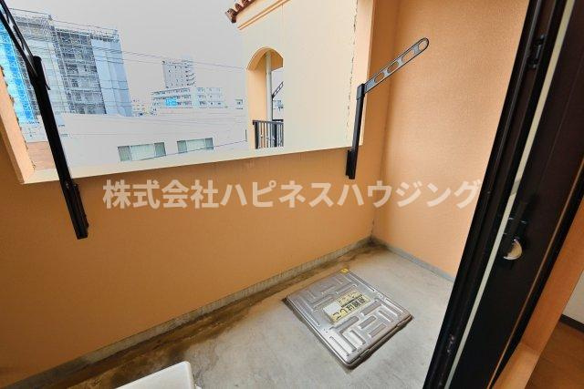 INSURANCE(インシュランス)BLDG.(ビルディング)ⅩⅤ(フィフティーン)旭町のバルコニー|暖かな日差しのふりそそぐバルコニー