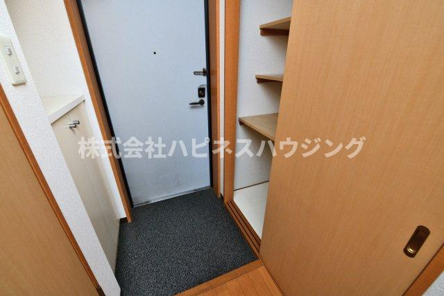 INSURANCE(インシュランス)BLDG.(ビルディング)ⅩⅤ(フィフティーン)旭町の玄関|明るい玄関です