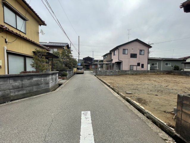 【前面道路含む現地写真】