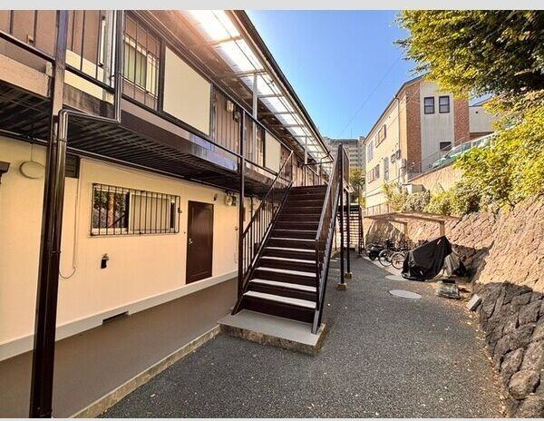 新芦屋ハイツのエントランス